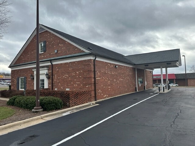 More Photos Of 231 W Kings Hwy, Eden Office For Lease