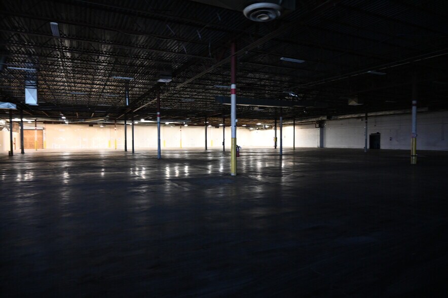 More Photos Of 2300 Claremont Ave, Ashland Freestanding For Lease