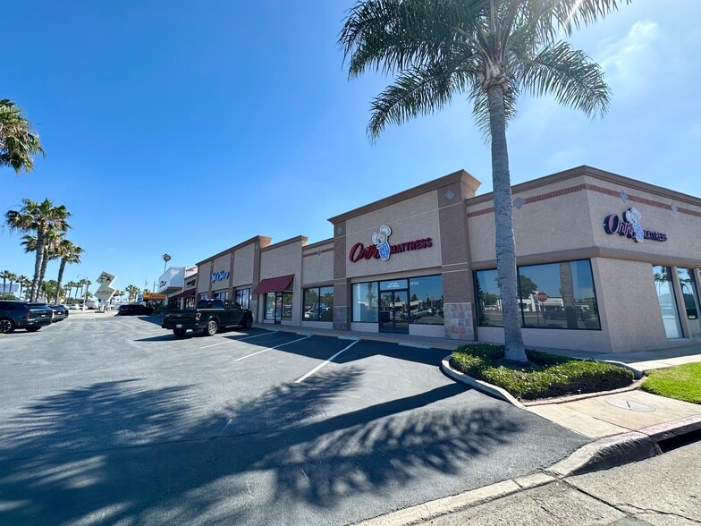 More Photos Of 1700-1712 Newport Blvd, Costa Mesa Freestanding For Lease