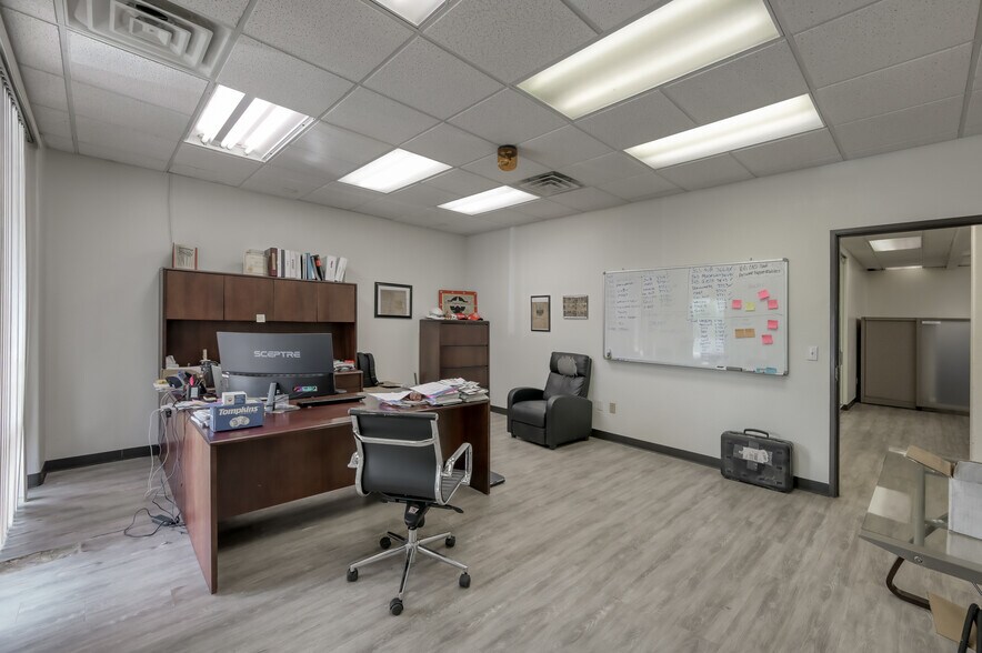 More Photos Of 508 Bryant Rd, Conroe Manufacturing For Sale