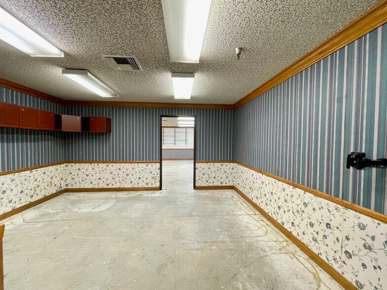 More Photos Of 11920 Goldring Rd, Arcadia Warehouse For Sale