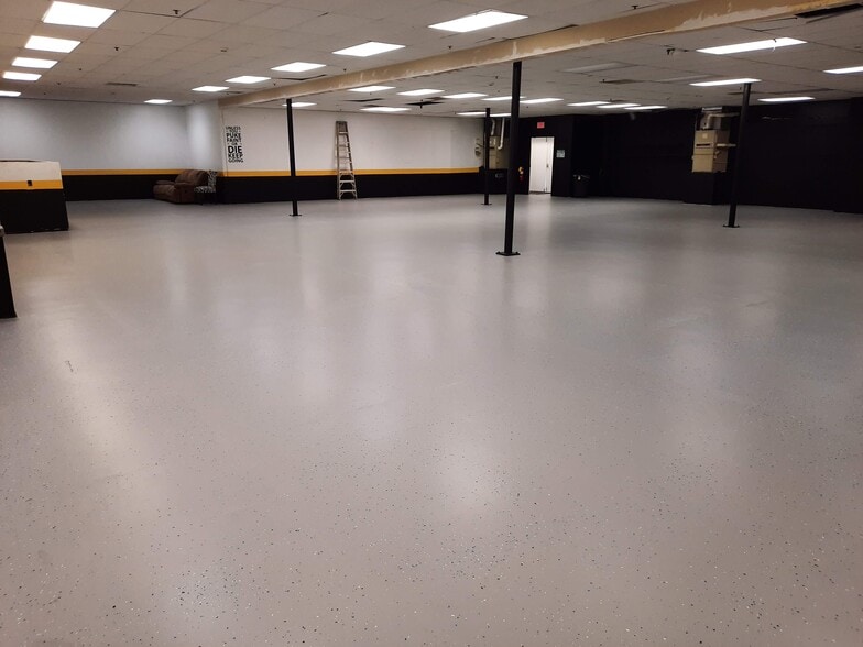 More Photos Of 1510 Stuart Rd, Cleveland Flex For Sale