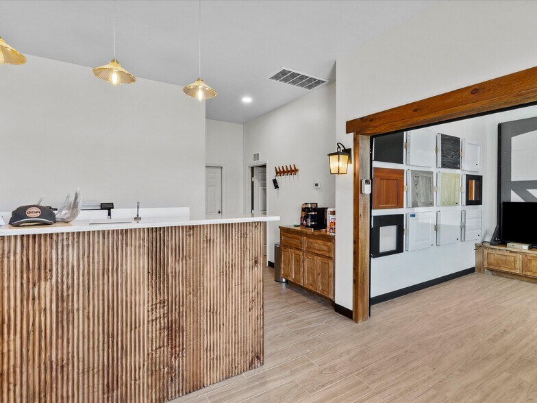 More Photos Of 801 S Tyler Ave, Blanchard Office For Sale