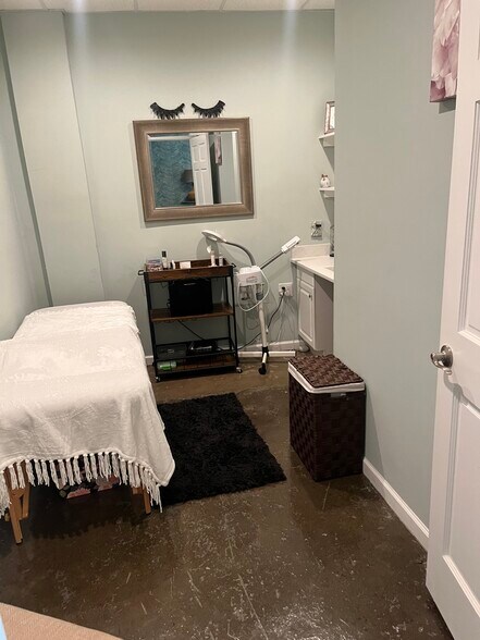 More Photos Of 117 Sweeten Creek Rd, Asheville Freestanding For Lease