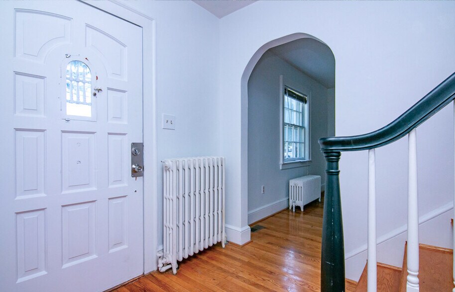 More Photos Of 1540 Apperson Dr, Salem Office For Sale