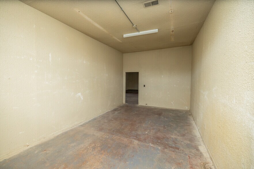 More Photos Of 1016-1020 N 10th St, Kansas City Light Distribution For Sale