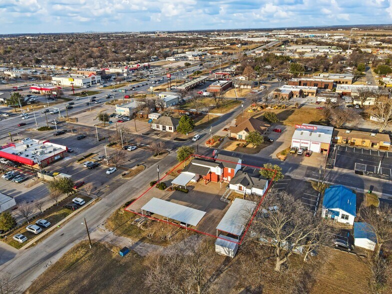 More Photos Of 145 NW Ellison St, Burleson Freestanding For Sale