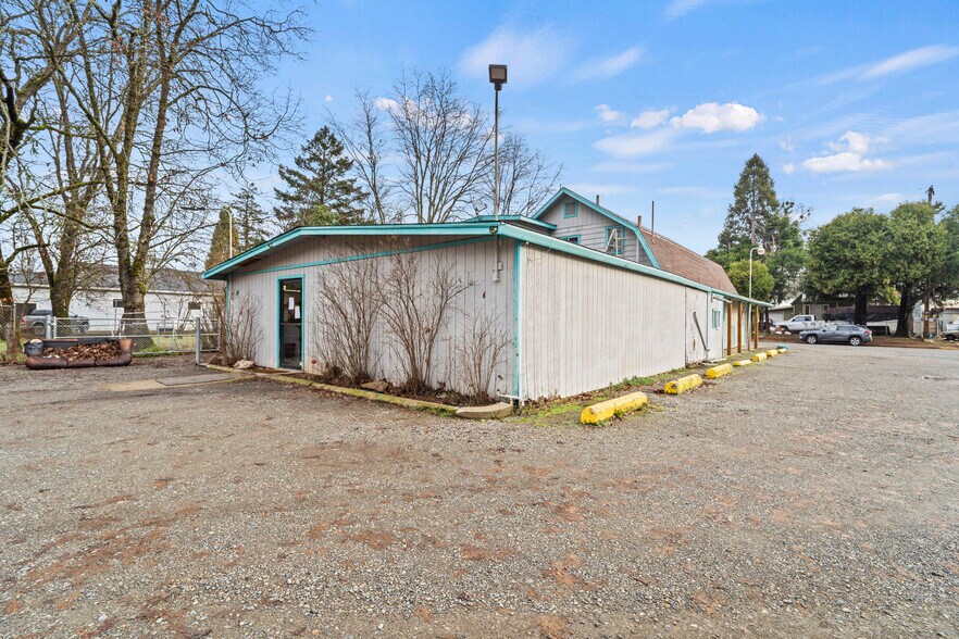 More Photos Of 120 S Hussey Ave, Cave Junction Specialty For Sale