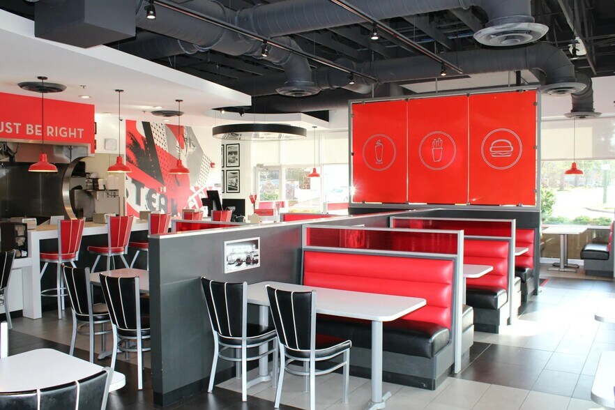 More Photos Of 300 Riverwind Dr, Pearl Restaurant For Sale