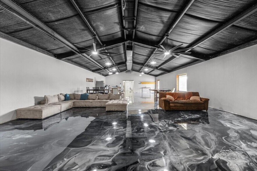 More Photos Of 3206 W Us Highway 377, Granbury Flex For Sale