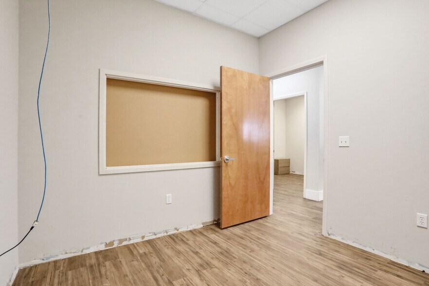 More Photos Of 1540 Business Center Dr, Orange Park Office For Lease