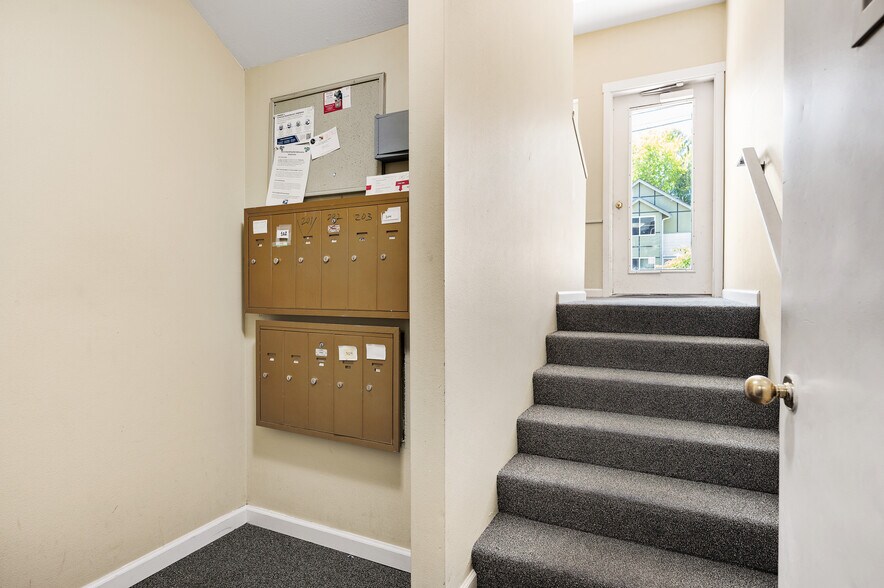 More Photos Of 1146 N 91st St, Seattle Apartments For Sale