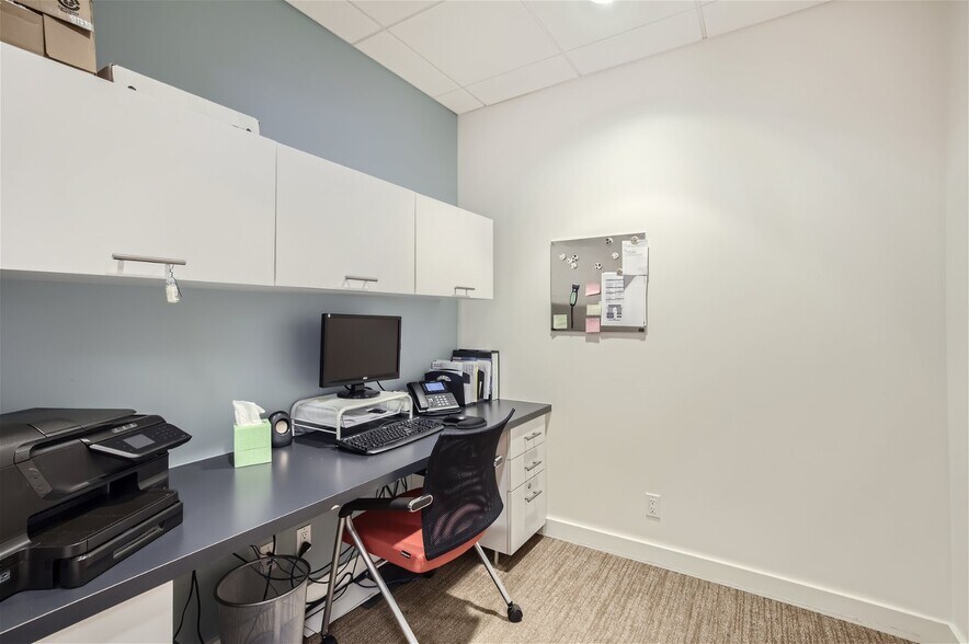 More Photos Of 1818 W Mountain View Ave, Longmont Office For Sale