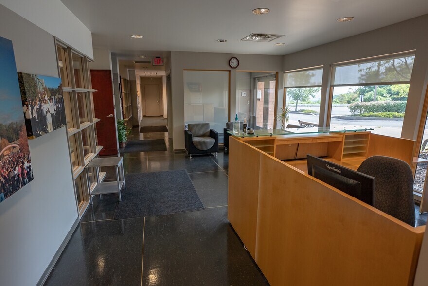 More Photos Of 320 Bilmar Dr, Pittsburgh Office For Sale