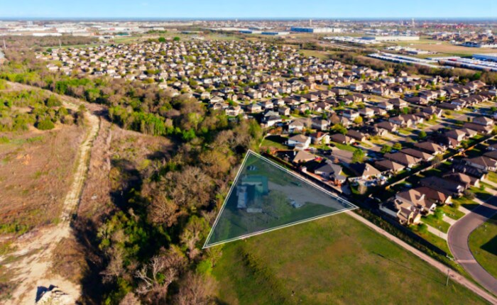 More Photos Of 6400 I 35 N Frontage rd, Robinson Office For Sale