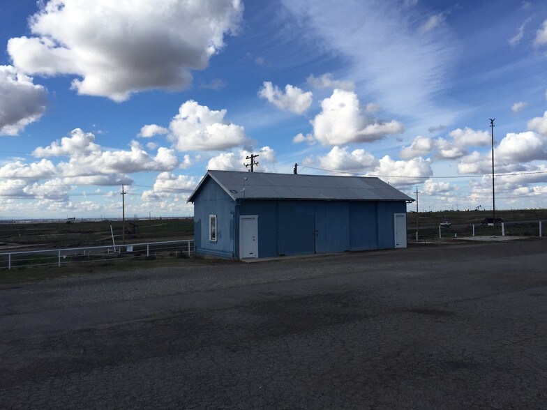 More Photos Of 18400 Highway 65, Bakersfield Warehouse For Lease