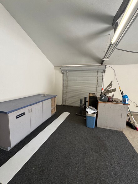 More Photos Of 910 W 6th St, Corona Storefront For Lease