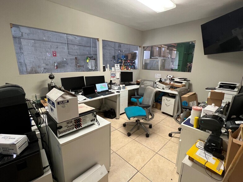 More Photos Of 2300-2350 NW 102nd Pl, Doral Warehouse For Lease