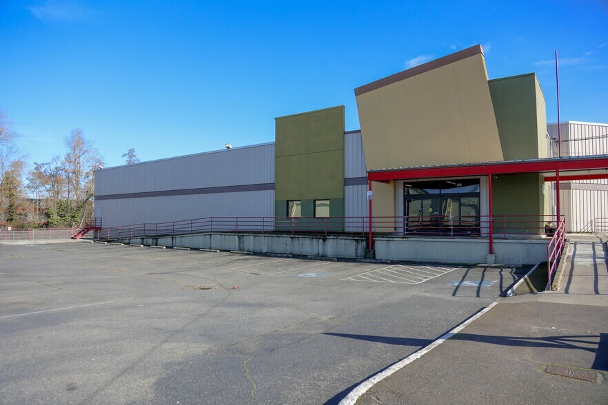 Primary Photo Of 299 D St NE, Salem Supermarket For Lease