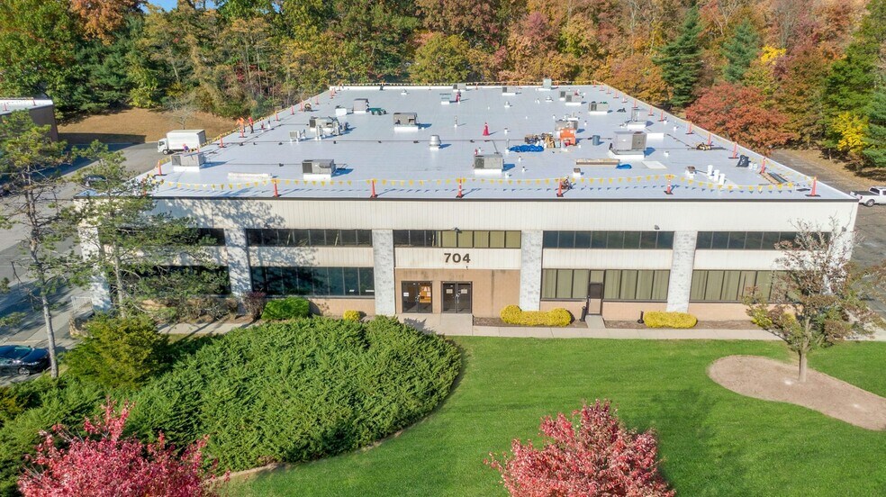 More Photos Of 704 Executive Blvd, Valley Cottage Warehouse For Lease