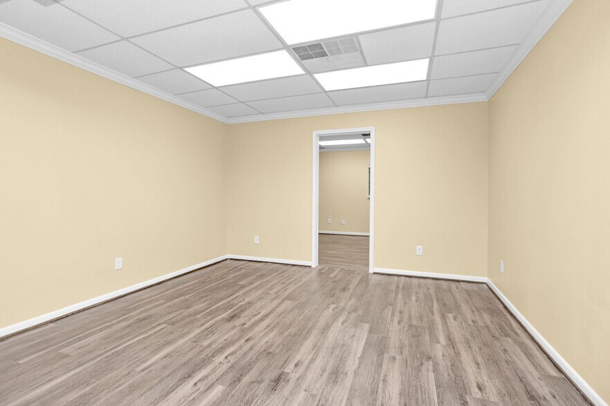 More Photos Of 3421 W Davis St, Conroe Medical For Lease