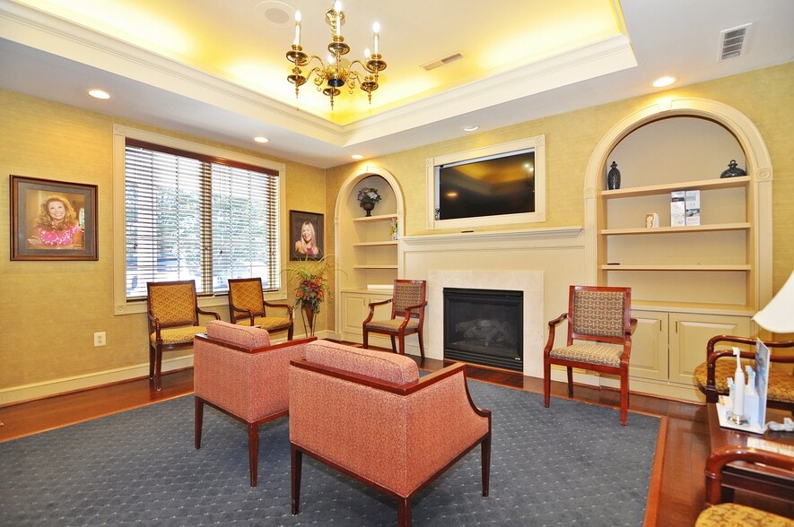 More Photos Of 10614 Warwick Ave, Fairfax Office For Lease