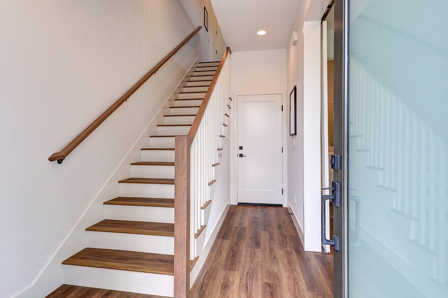 More Photos Of 1445-1447 S Redondo Blvd, Los Angeles Apartments For Sale