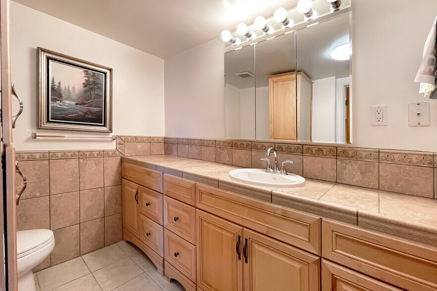 More Photos Of 12041 Jefferson Blvd, Culver City Office For Sale