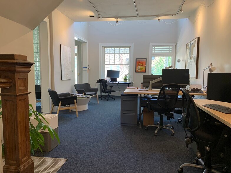 More Photos Of 2526 Saint Paul St, Baltimore Office For Sale