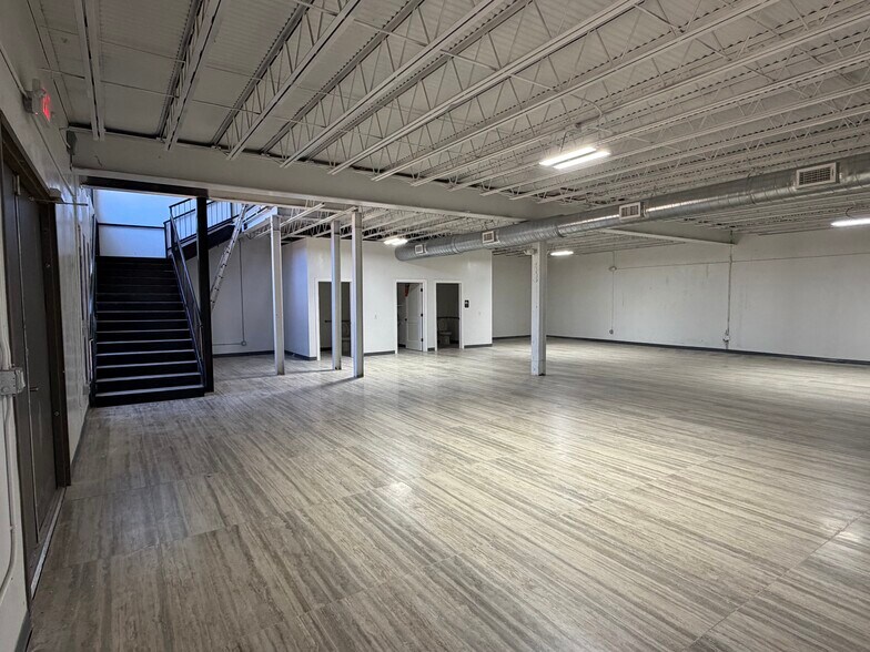 More Photos Of 5901 Allday Dr, Houston Warehouse For Lease