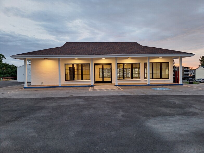 More Photos Of 115 N Main St, Centerville Convenience Store For Sale