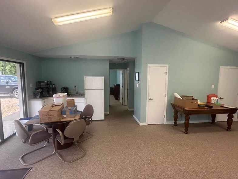 More Photos Of 2034 E Whitehill Rd, Prince George Flex For Sale