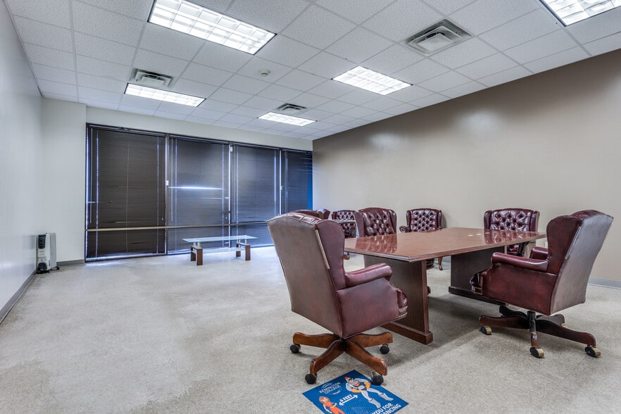 More Photos Of 1910 Pendleton Dr, Garland Flex For Lease