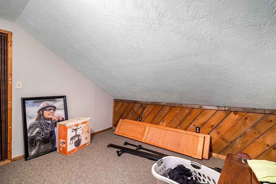 More Photos Of 104 Canal St, Blackstone Bar For Sale