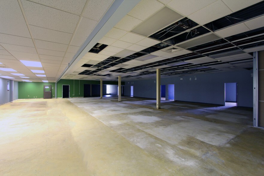 More Photos Of 2424-2428 S 130th Cir, Omaha Office For Lease
