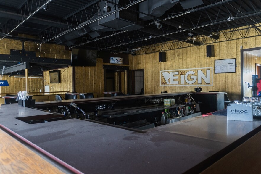 More Photos Of 8919 N 30th St, Omaha Storefront For Lease