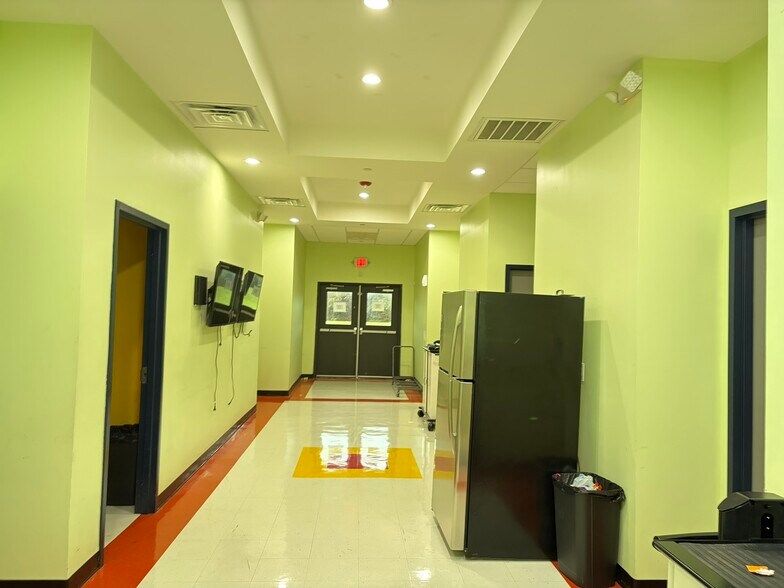 More Photos Of 12204 Sharpview Dr, Houston Religious Facility For Lease