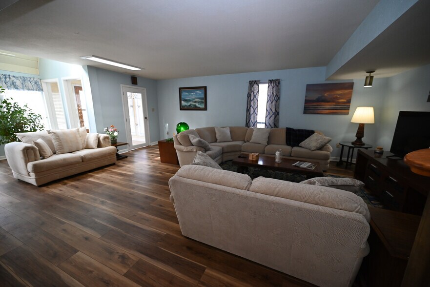 More Photos Of 2759 County Road 411, Berryville Hotel For Sale