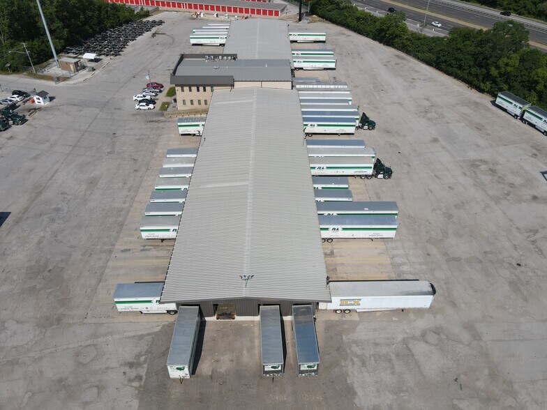 More Photos Of 16100 Springfield Ave, Markham Truck Terminal For Lease