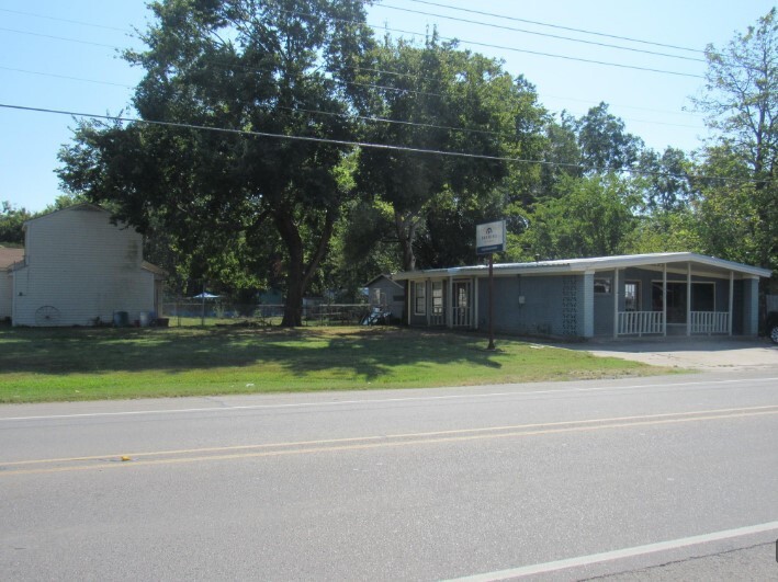 Primary Photo Of 1802 N Center St, Bonham Office For Sale