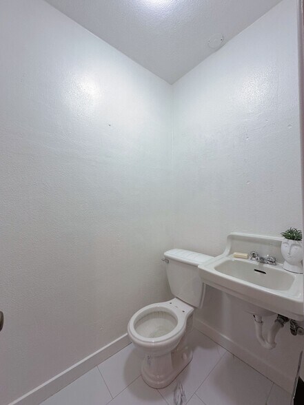 More Photos Of 111 2nd S Ave, Okanogan Storefront Retail Office For Sale