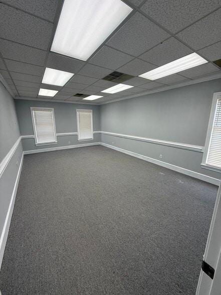 More Photos Of 2605 W Roosevelt Blvd, Monroe Loft Creative Space For Lease
