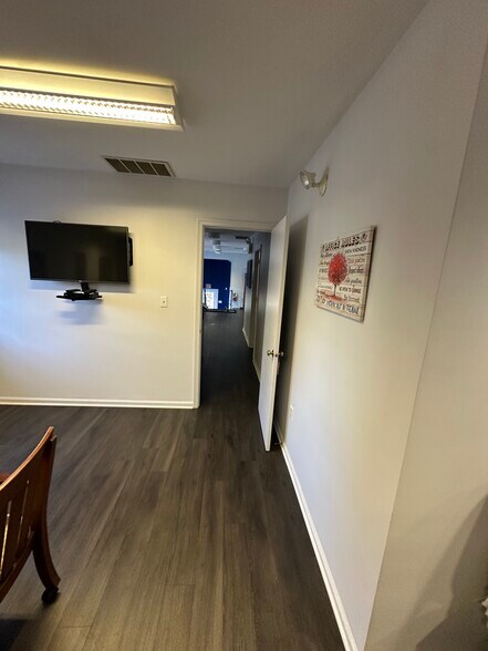 More Photos Of 71 Cedar Ave, Hershey Office For Lease