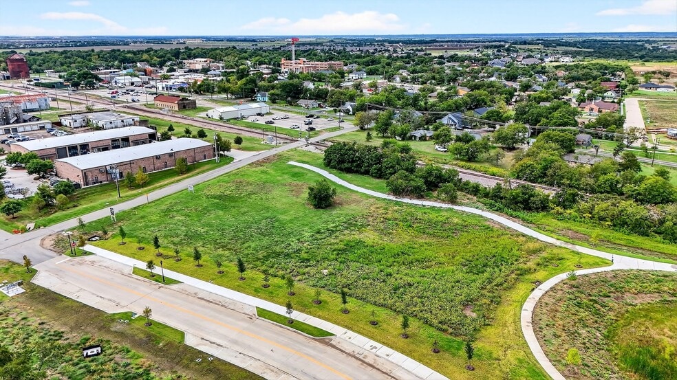 More Photos Of 512 N Oklahoma Dr, Celina Office For Lease