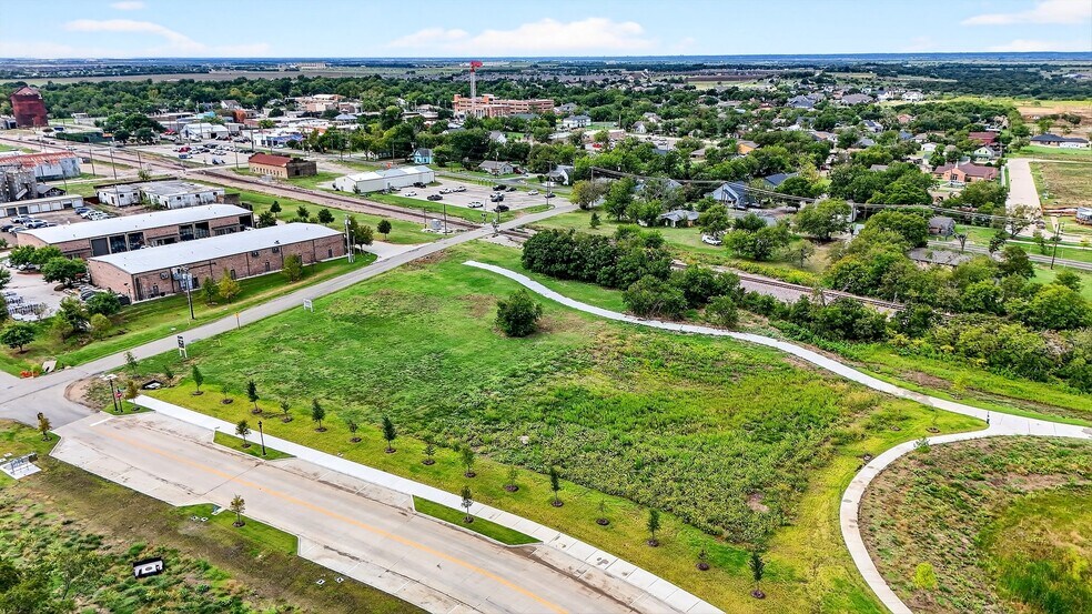 More Photos Of 512 N Oklahoma Dr, Celina Office For Sale