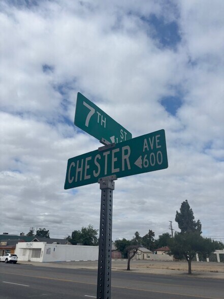 More Photos Of 620 Chester Ave, Bakersfield Showroom For Lease