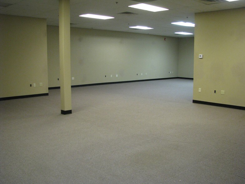 More Photos Of 310 N Wisconsin St, De Pere Unknown For Lease