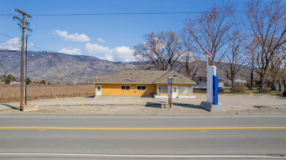 More Photos Of 609 Hwy 97, Osoyoos Office For Sale