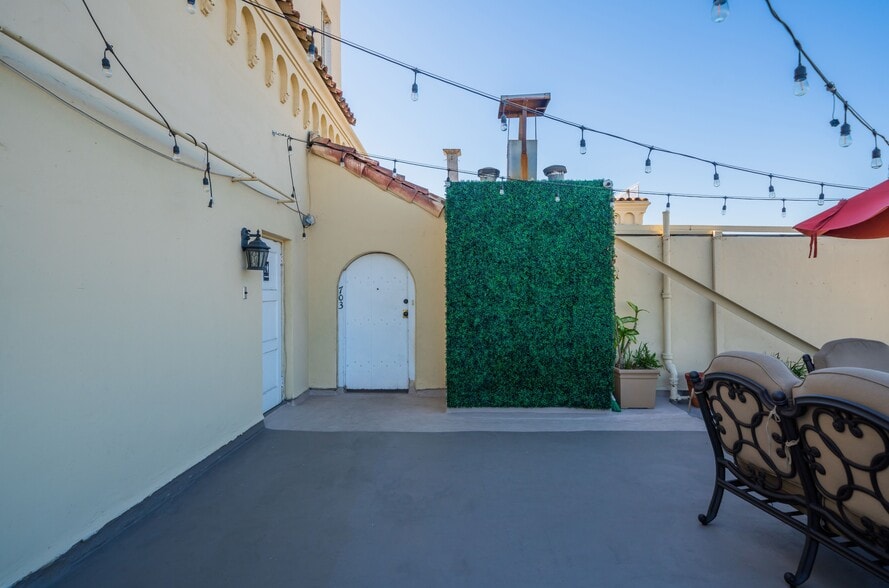 More Photos Of 2430 Ocean View Ave, Los Angeles Apartments For Sale