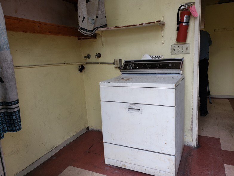 More Photos Of 7858 Santa Monica Blvd, West Hollywood Storefront For Lease